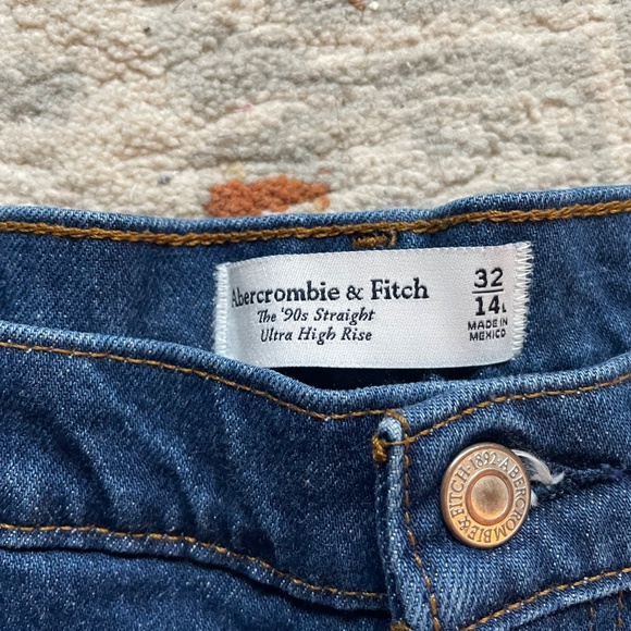 NWOT Abercrombie & Fitch Ultra High Rise 90s Straight Jean sz32 L - Picture 6 of 6